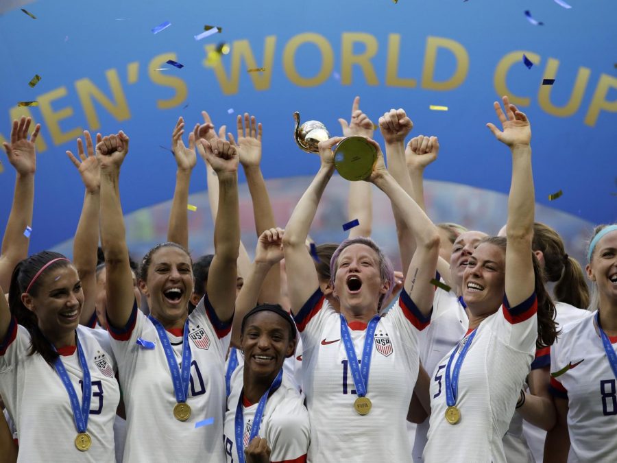 U.S.+Soccer+Offers+Equal+Contracts+for+Men%E2%80%99s+and+Women%E2%80%99s+Soccer