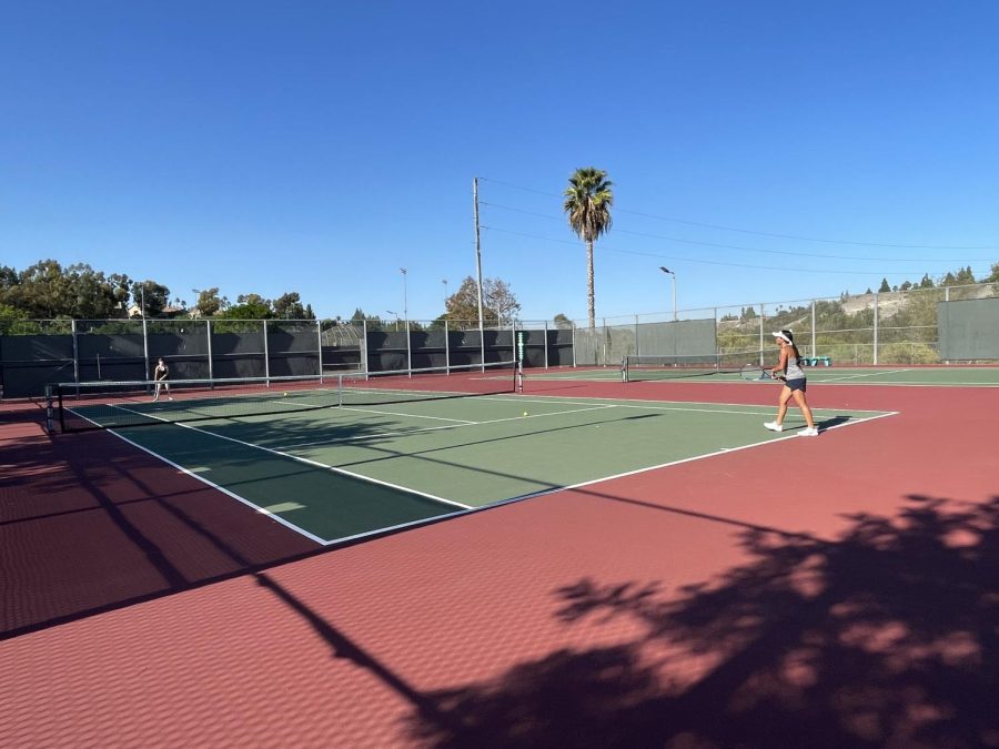 Girls Tennis Shoots Into League