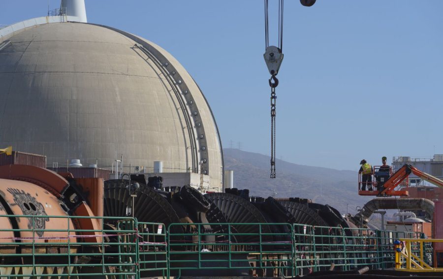 San Diego County, CA - November 30: 
On Tuesday, Nov. 30, 2021 in San Diego County, CA., at San Onofre Nuclear Plant demolishing crews work on cutting the low pressure turbines.  (Nelvin C. Cepeda / The San Diego Union-Tribune)