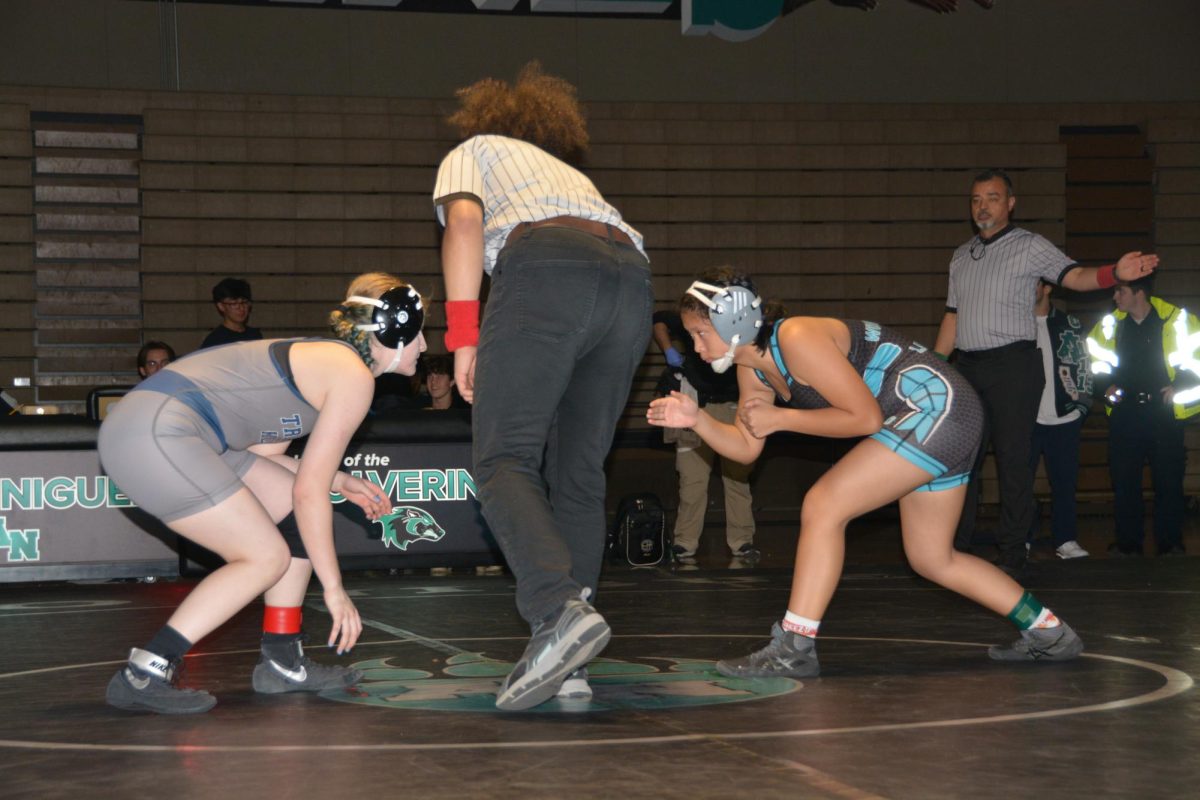 Aliso Girls' Wrestling kick off their season.