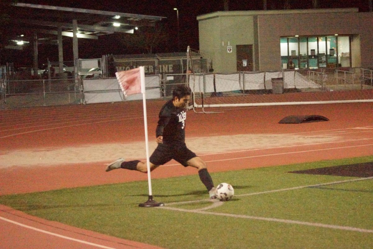 Kyle Kakimoto (12) steps up to take the corner kick. 